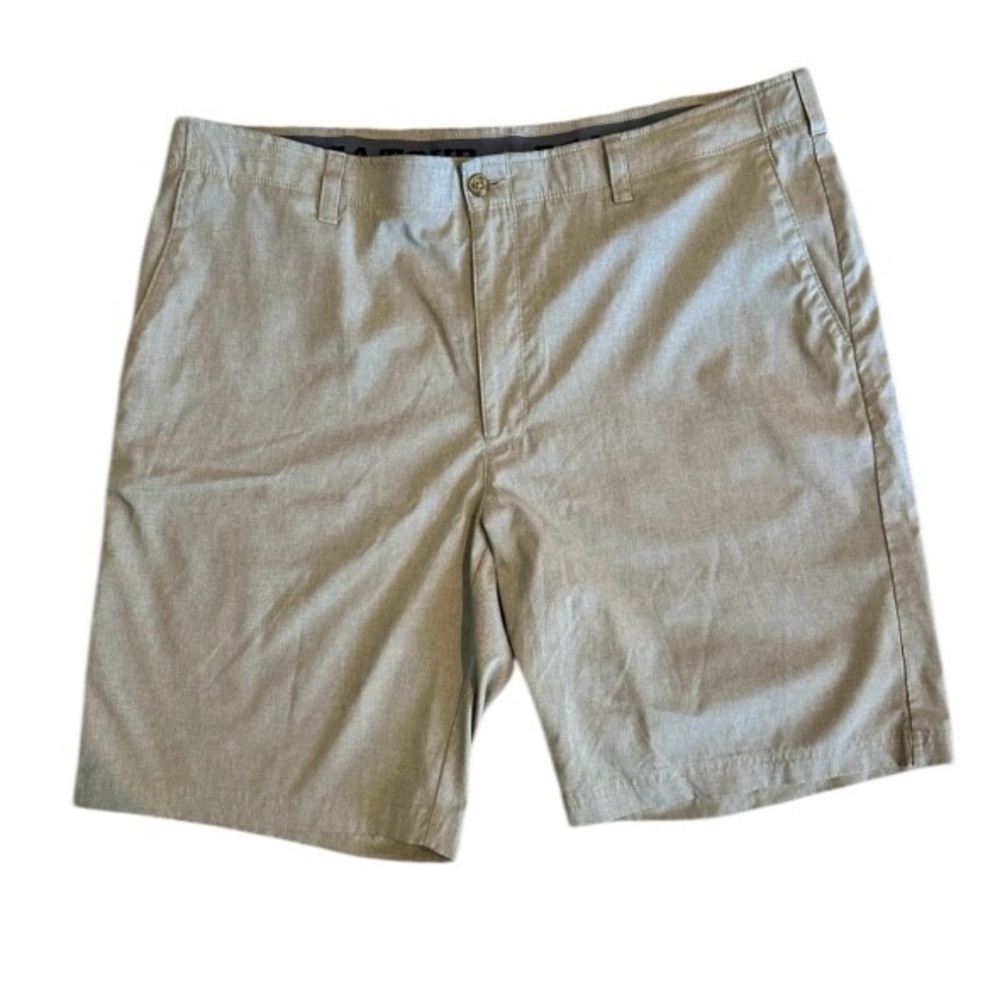 Men’s PGA completed golf shorts. Tan size 40